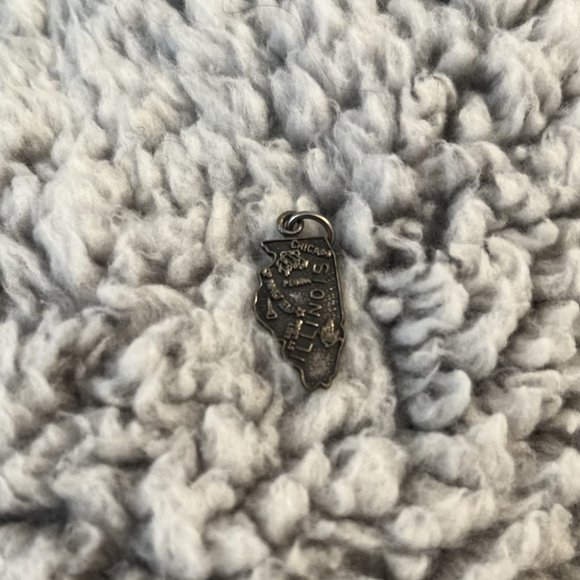 Jewelry - 925 Sterling Silver Vintage "Illinois" State Map Charm Pendant
